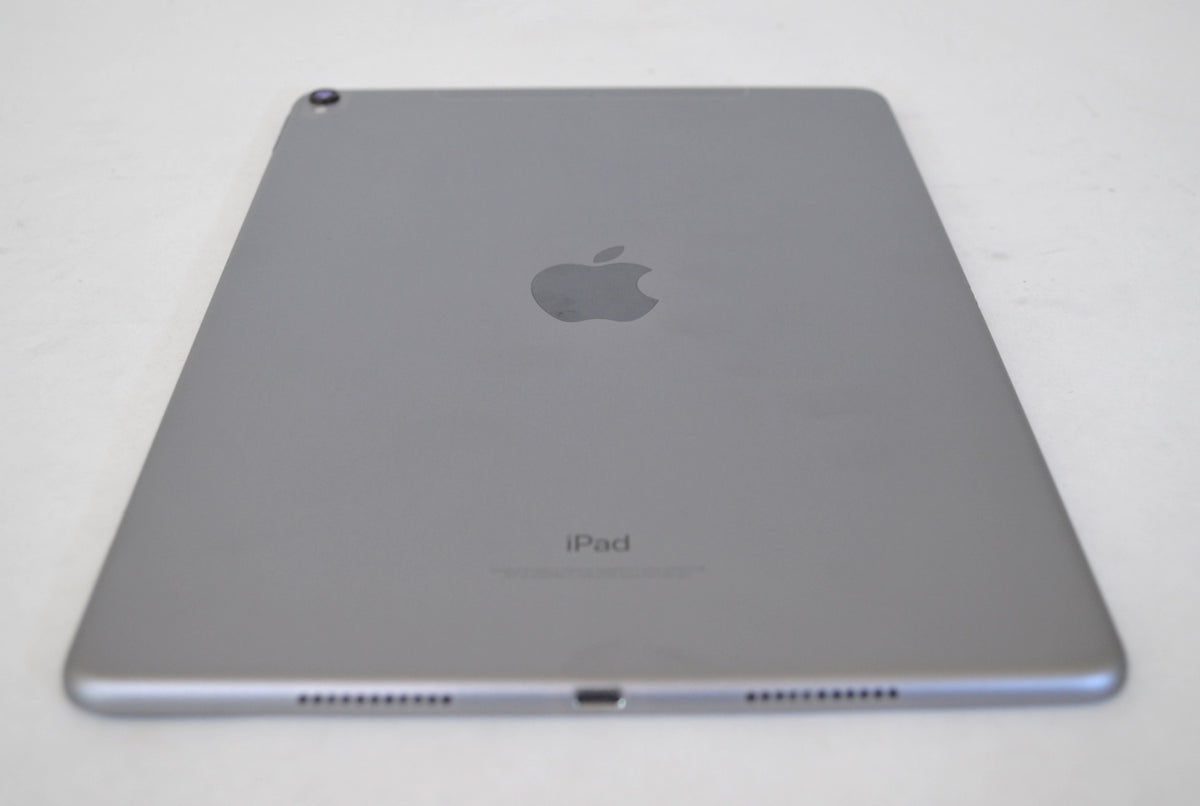 Apple iPad Pro 10.5", A1709 Tablet, Space Gray, 256GB Storage, Network Unlocked, Scratch & Dent