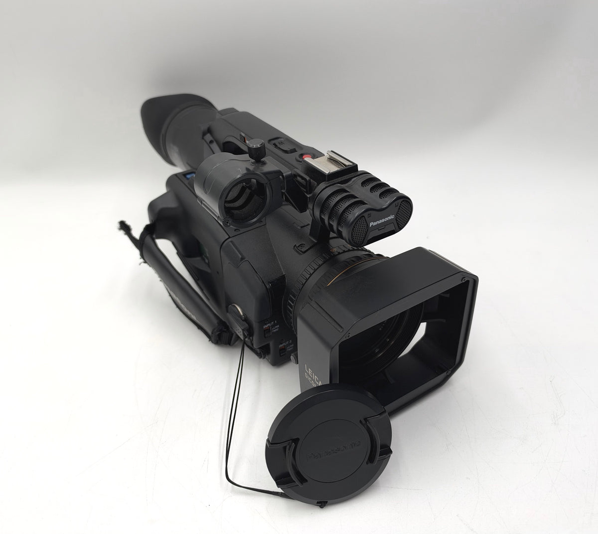 Panasonic AG-DVX100BP 3CCD Mini DV Camcorder *No Accessories*