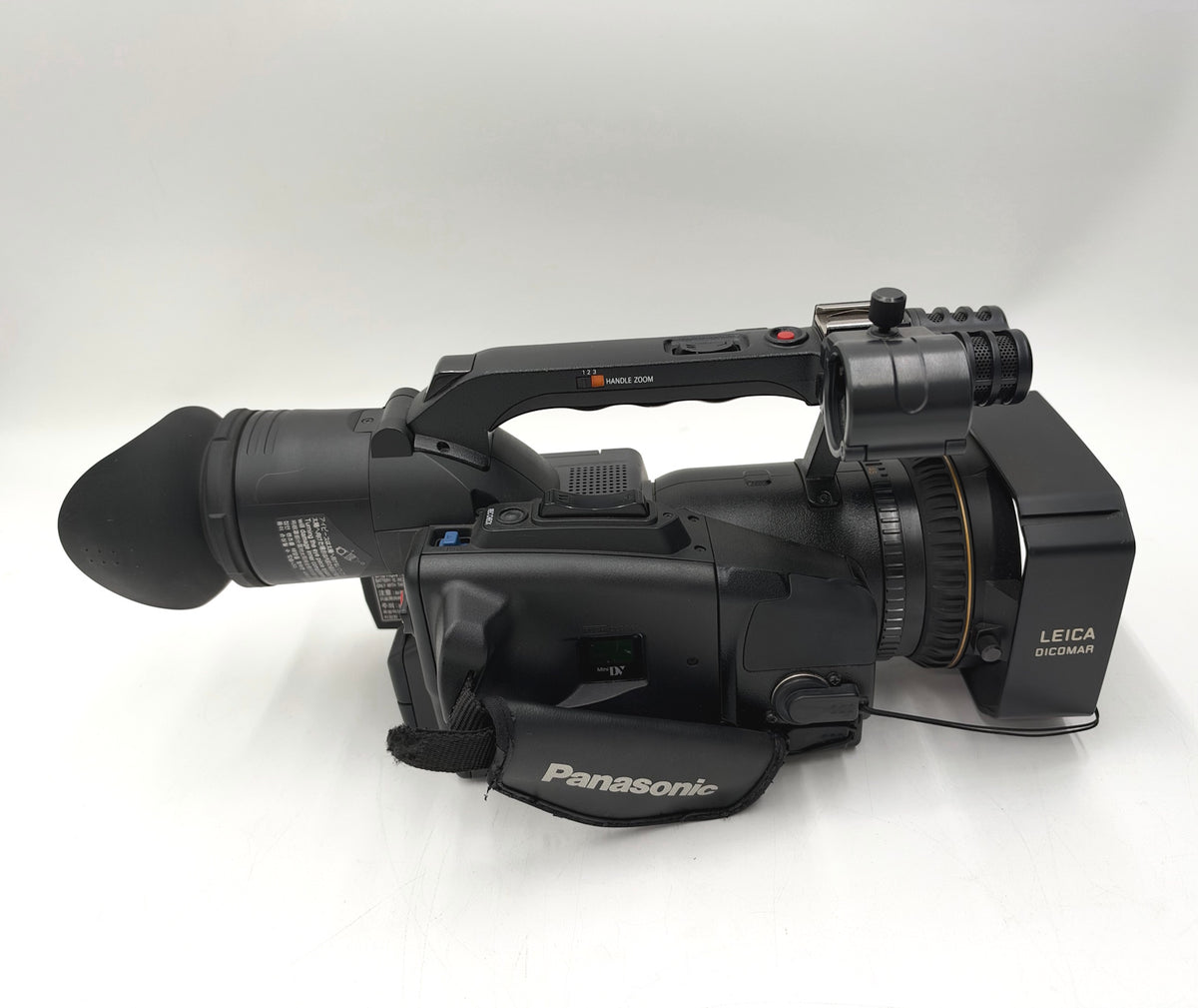 Panasonic AG-DVX100BP 3CCD Mini DV Camcorder *No Accessories*